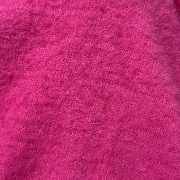 NWT For the Republic crop, soft fuzzy pink sweater - size M - Picture 4 of 4